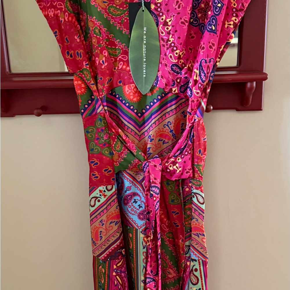 NWT Farm Rio Bandana midi dress
Vibrant Multicolor Wrap Dress - Picture 14 of 14